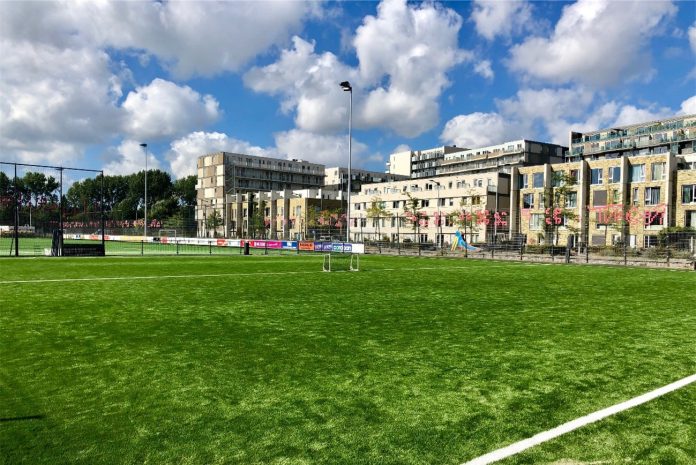 Trainingsveld met capillaire irrigatie op Sportpark Laan van Spartaan.