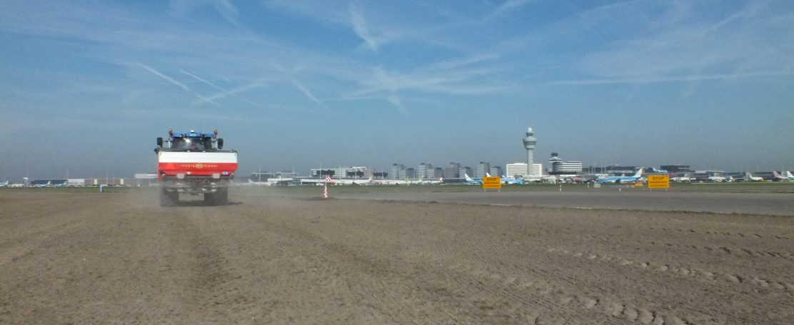 Duurzame pilot met struvietkorrels voor weelderig grasland Schiphol